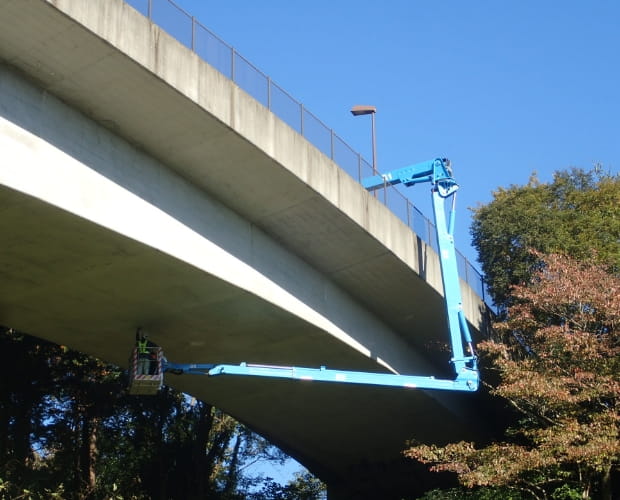 大型車両（AB1500）を使用しての点検