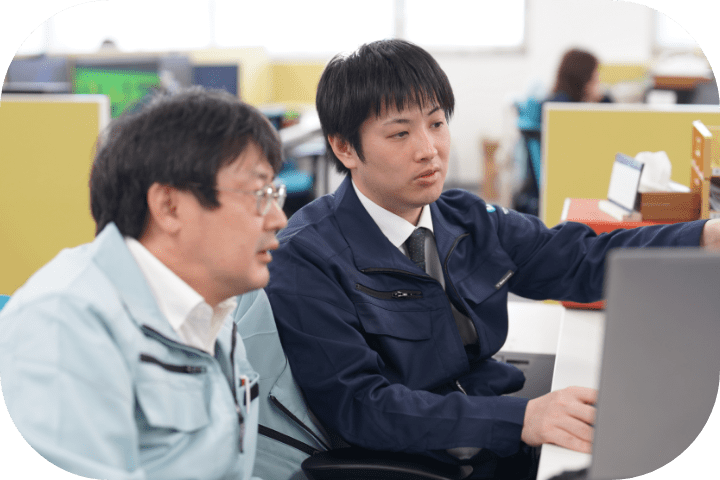 設計業務の打ち合わせをするM.Wさん